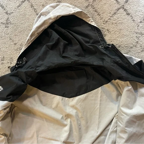 Men’s Nike running/track jacket. Reversible, size large. - Picture 1 of 3